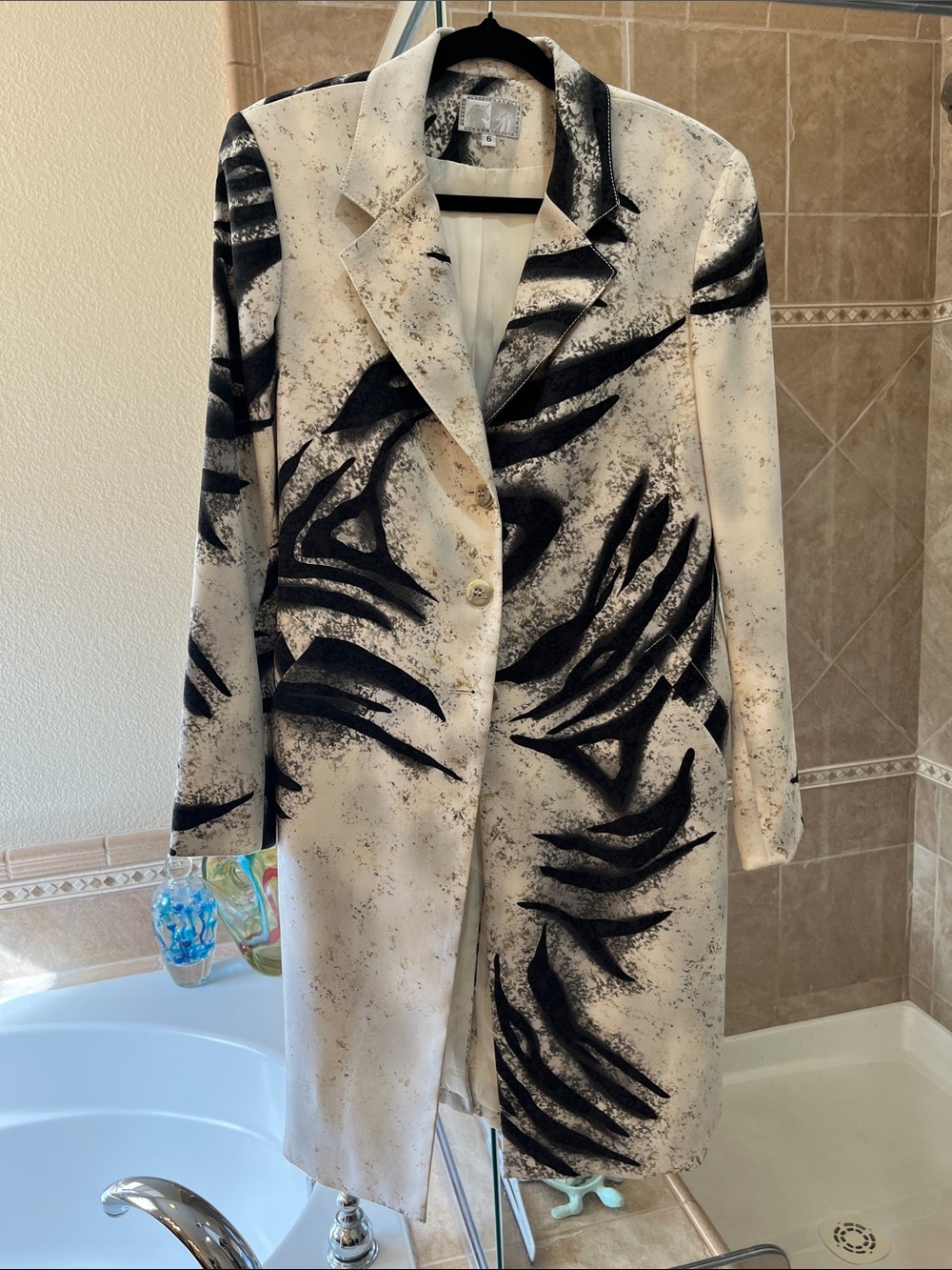 Alberto Makali Cream Trench Coat with Black Abstract Print